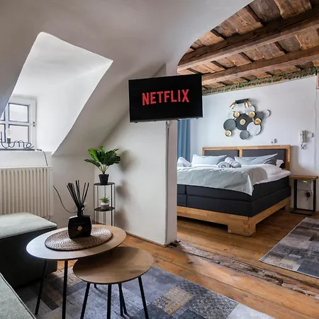 20 Seconds To Charles Bridge