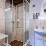 20 Seconds To Charles Bridge Apartman